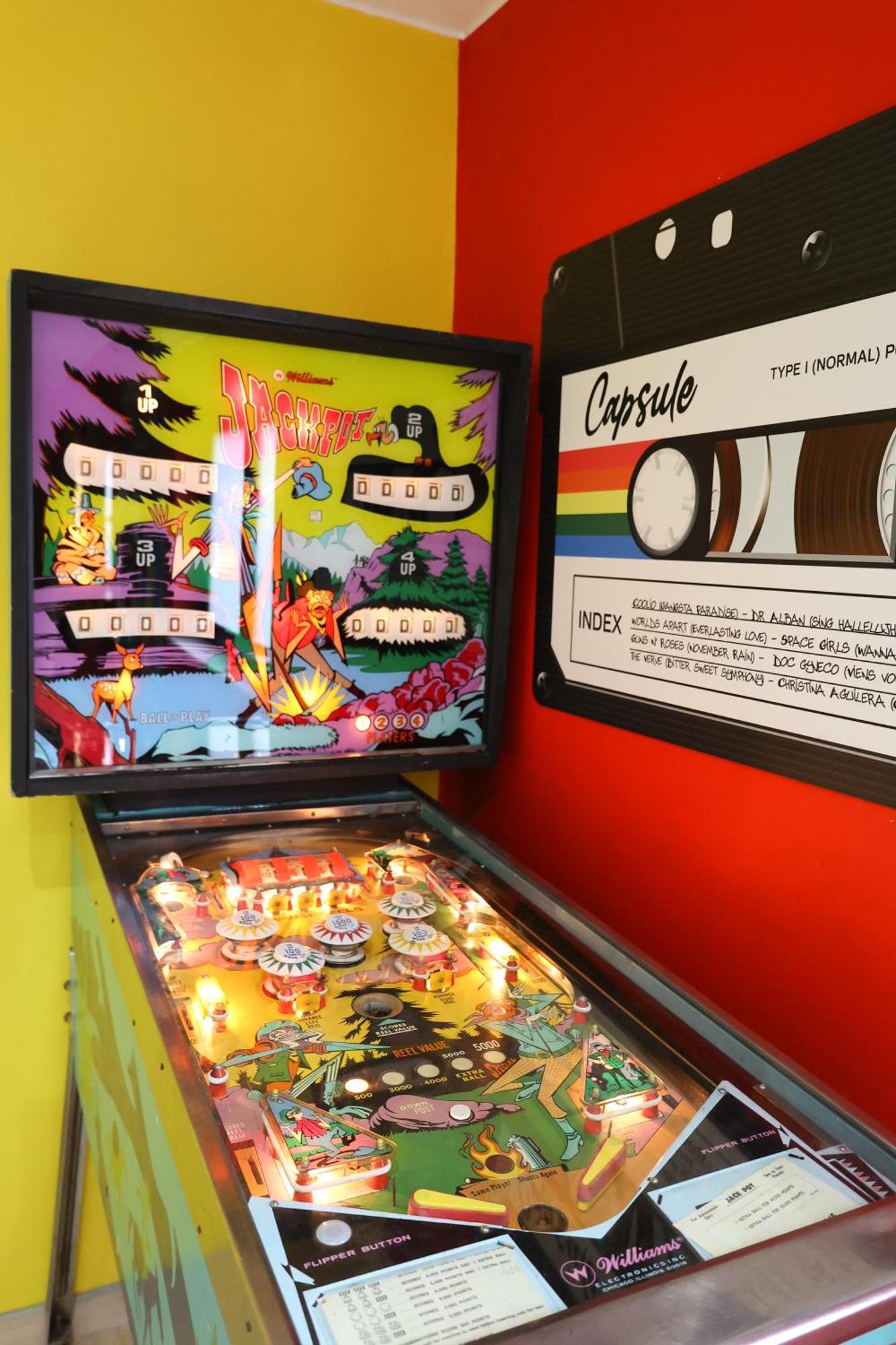 Capsule 90's - Balneo - Sauna - Flipper - Billard - Netflix - Nintendo Switch & Jeux - Mons